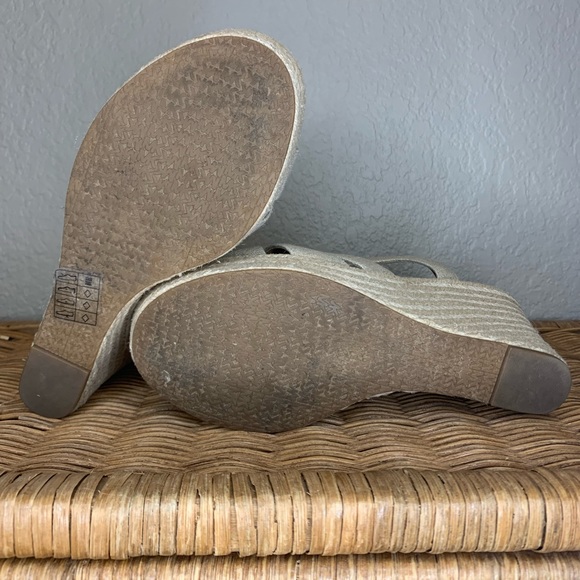 Michael Michael Kors Berkeley Gold Shimmer Linen Zip Up Wedges Size 10 - Picture 9 of 9